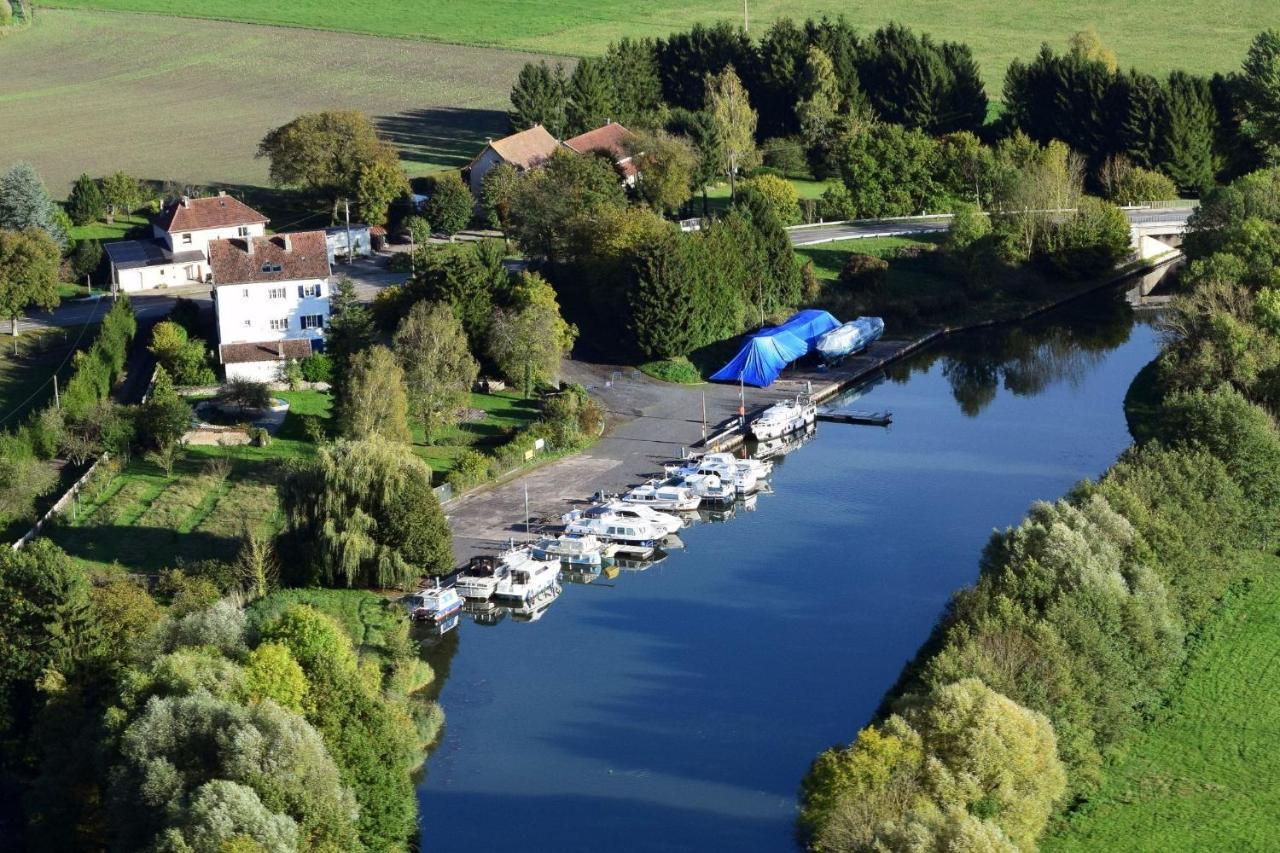 Domaine Du Port Sainte Marie Villa Maizieres-les-Vic Luaran gambar